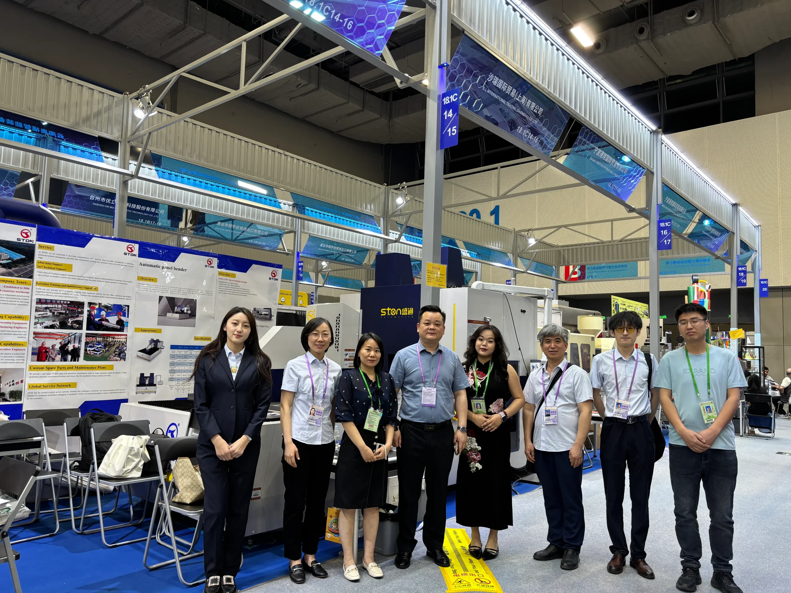 STON team and visitors at the Canton Fair booth